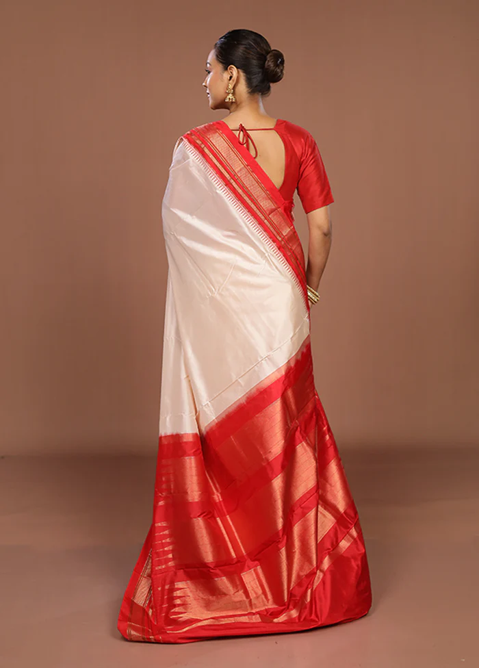 White Handloom Kanjivaram Pure Silk Saree With Blouse Piece - Image 3