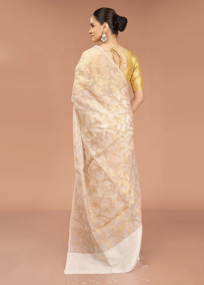 White Handloom Matka Pure Silk Saree With Blouse Piece - Image 3