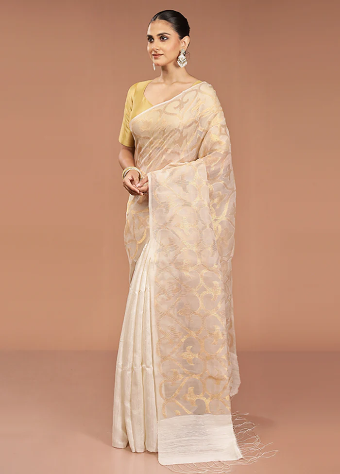 White Handloom Matka Pure Silk Saree With Blouse Piece - Image 4