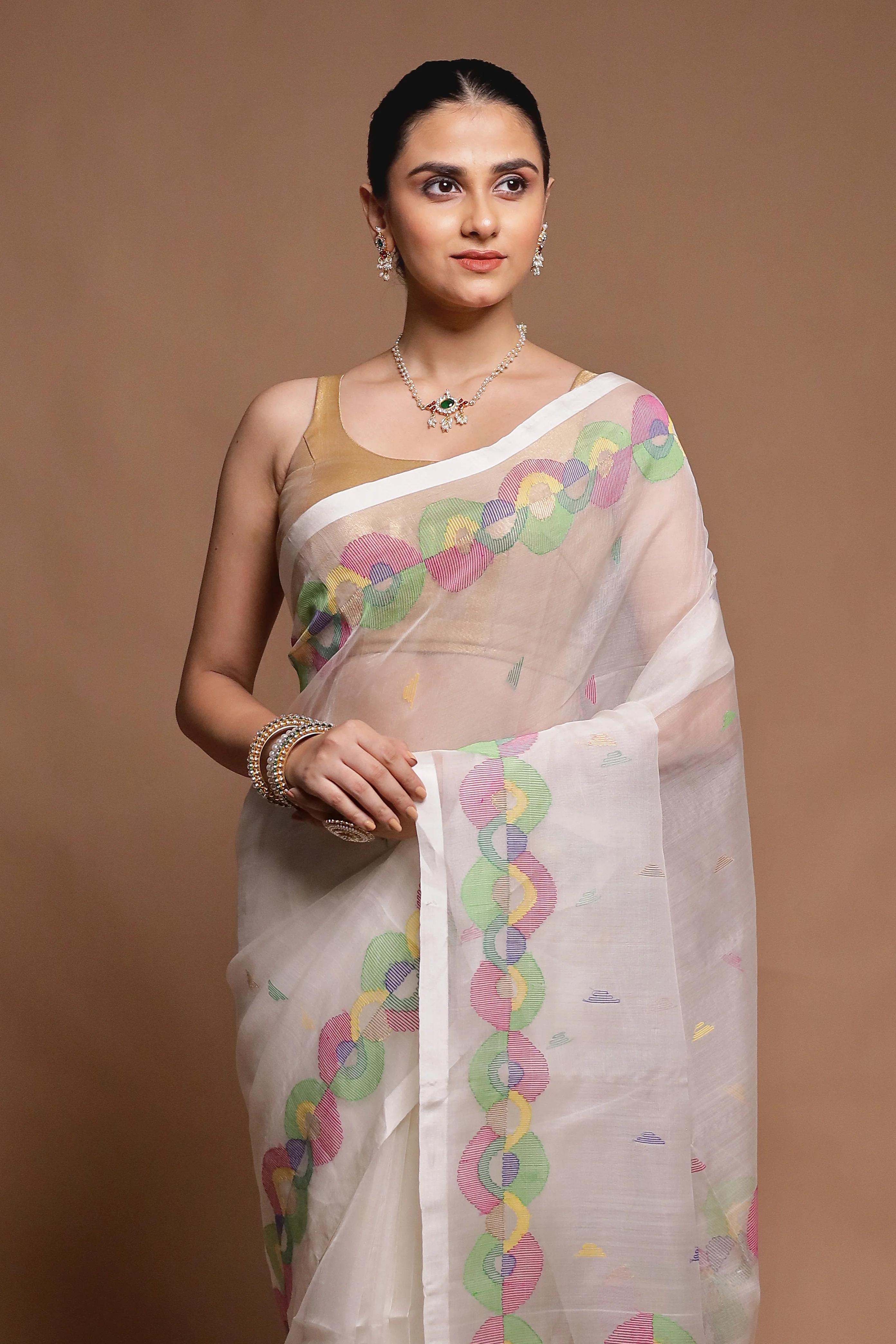 White Handloom Matka Pure Silk Saree With Blouse Piece - Image 2
