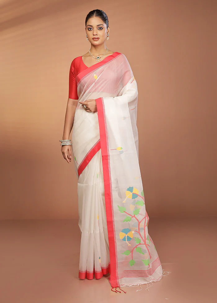 White Handloom Matka Pure Silk Saree With Blouse Piece - Image 2