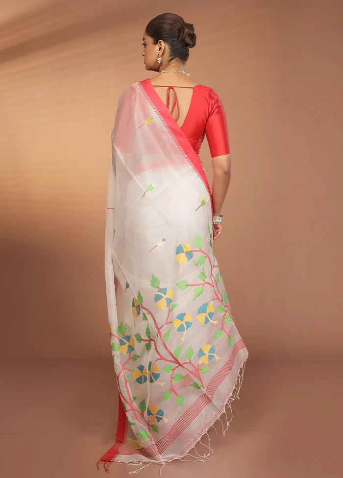White Handloom Matka Pure Silk Saree With Blouse Piece - Image 3