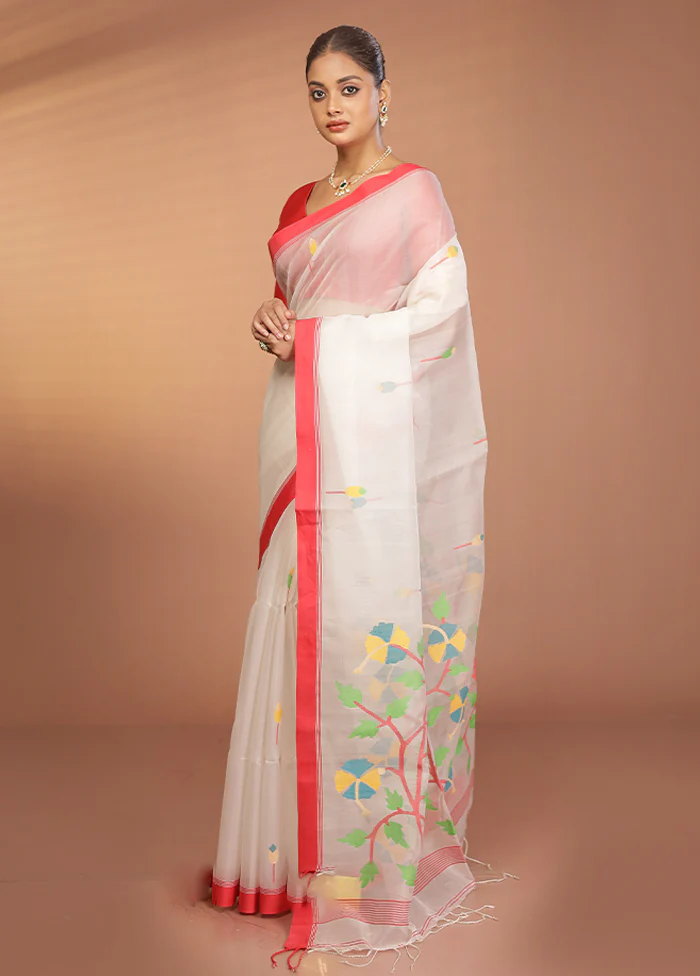 White Handloom Matka Pure Silk Saree With Blouse Piece - Image 4