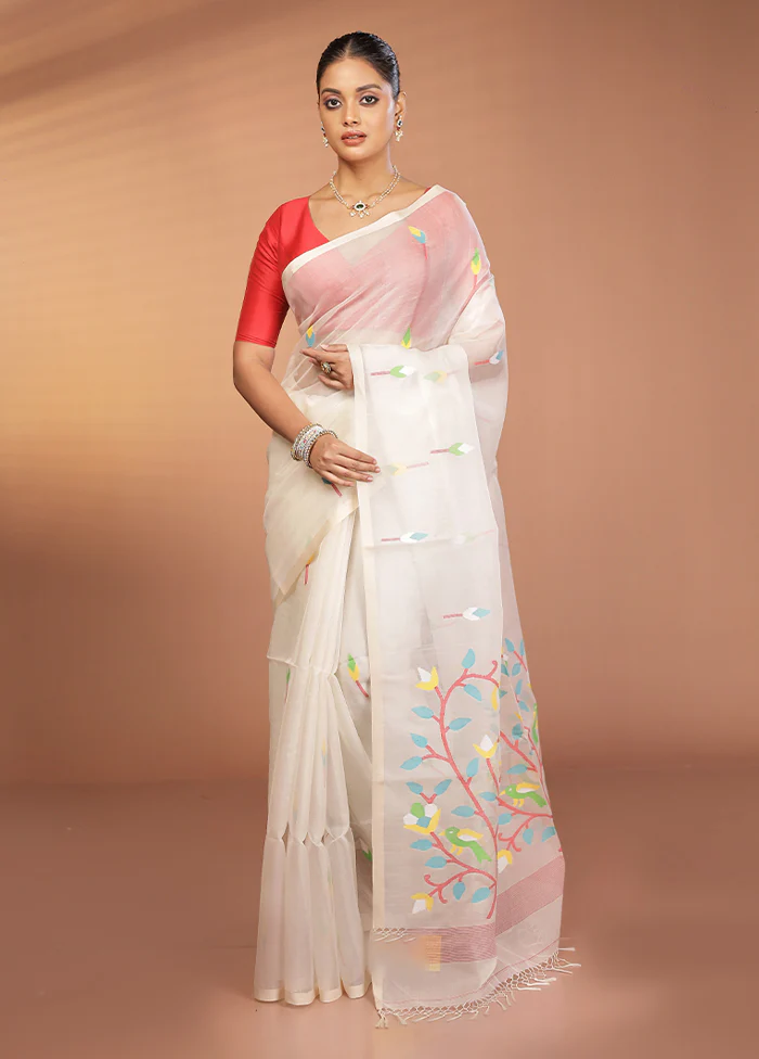 White Handloom Matka Pure Silk Saree With Blouse Piece - Image 2