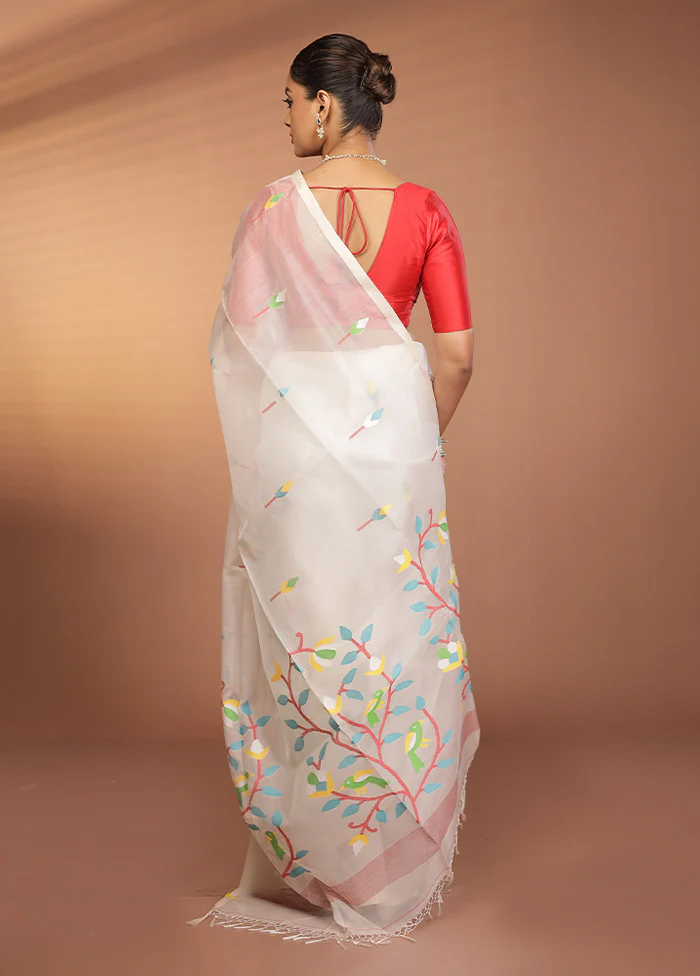 White Handloom Matka Pure Silk Saree With Blouse Piece - Image 3