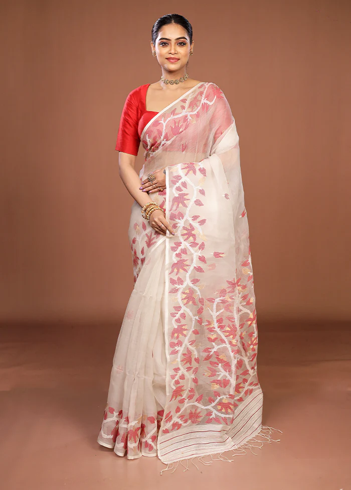 White Handloom Matka Pure Silk Saree With Blouse Piece - Image 2