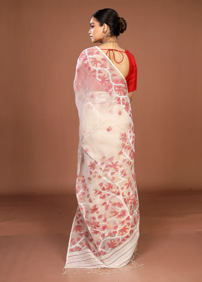 White Handloom Matka Pure Silk Saree With Blouse Piece - Image 3