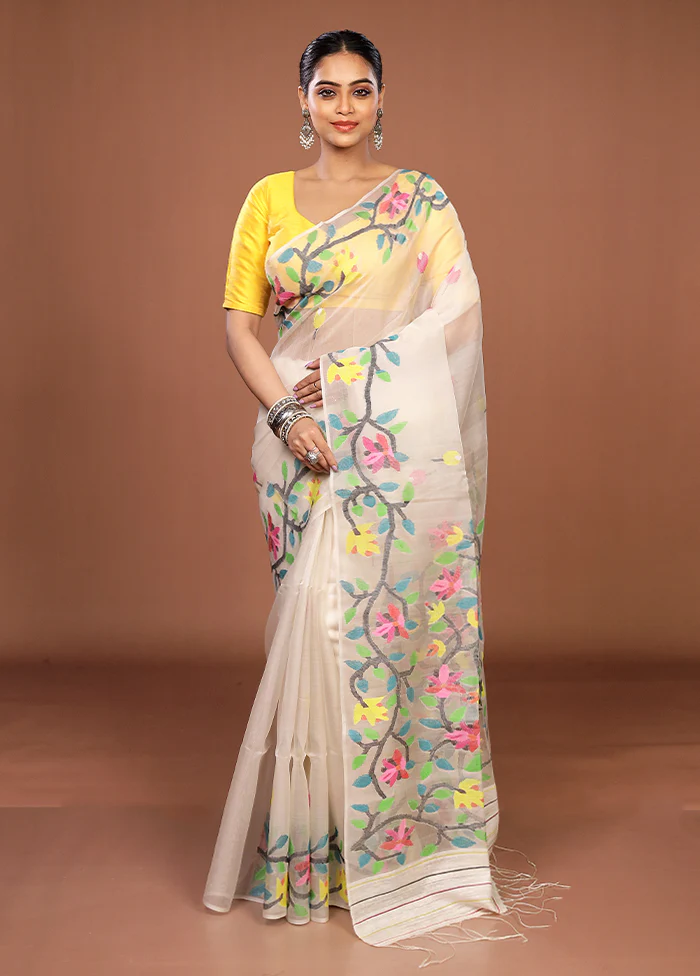 White Handloom Matka Pure Silk Saree With Blouse Piece - Image 2