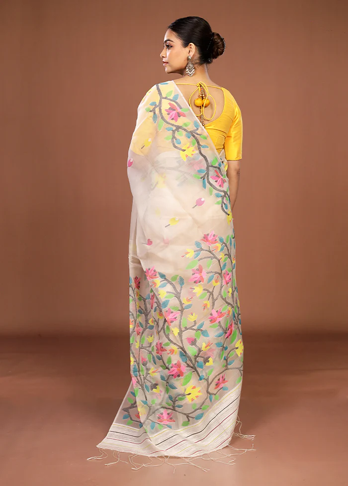 White Handloom Matka Pure Silk Saree With Blouse Piece - Image 3