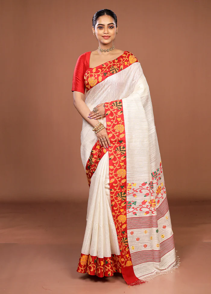 White Handloom Matka Pure Silk Saree With Blouse Piece - Image 2
