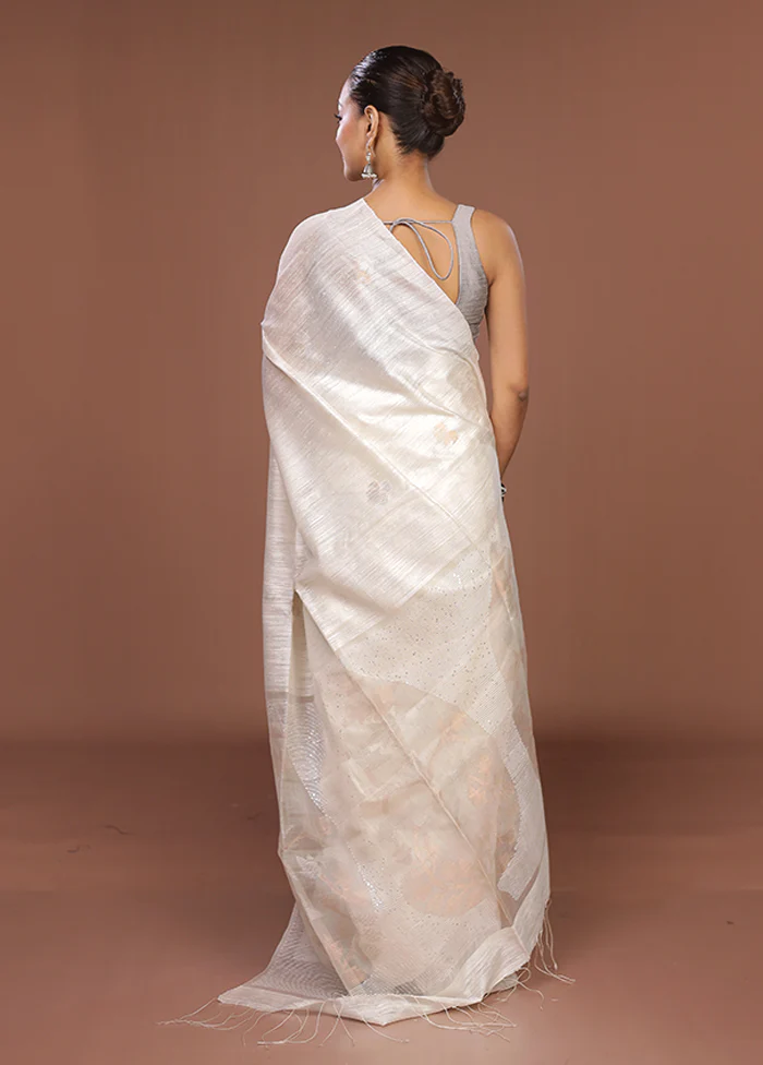 White Handloom Matka Pure Silk Saree With Blouse Piece - Image 3