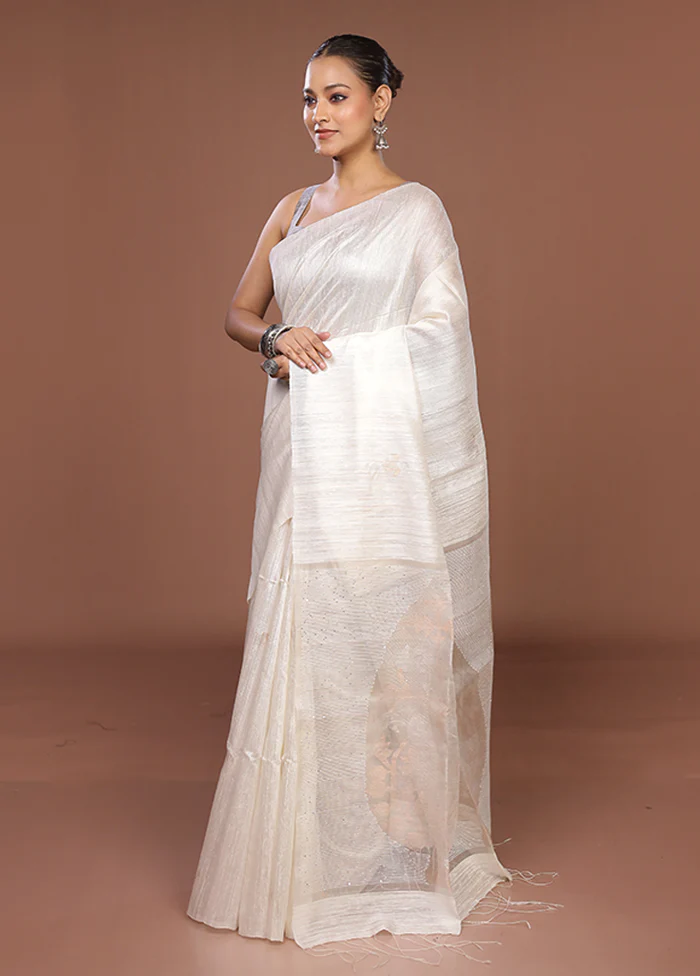 White Handloom Matka Pure Silk Saree With Blouse Piece - Image 4