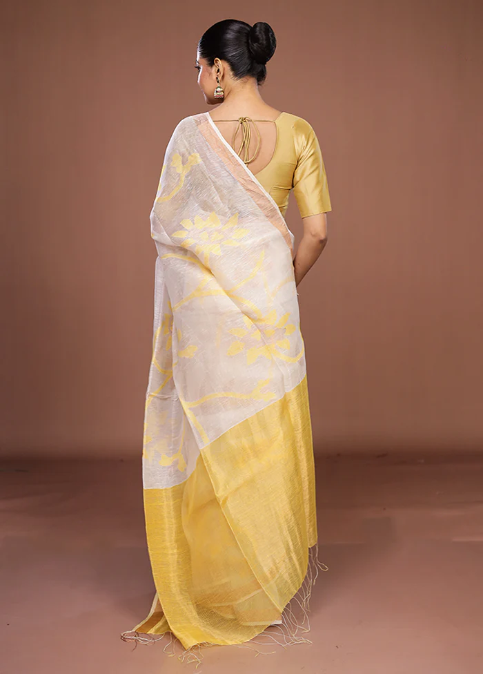 White Handloom Matka Pure Silk Saree With Blouse Piece - Image 3