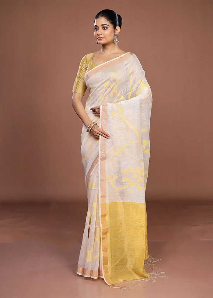 White Handloom Matka Pure Silk Saree With Blouse Piece - Image 4