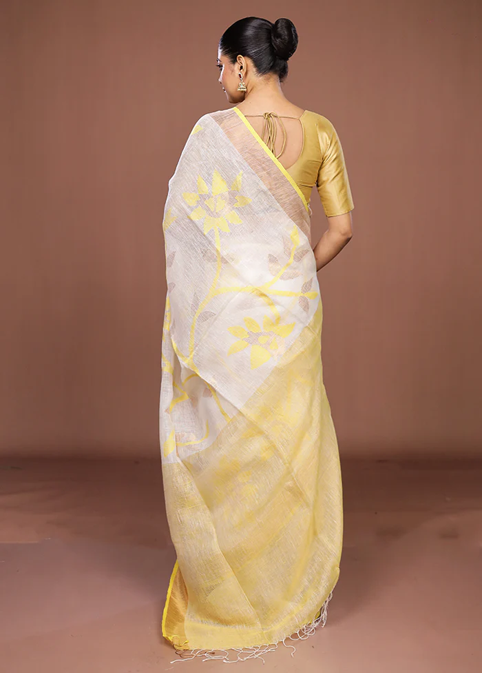 White Handloom Matka Pure Silk Saree With Blouse Piece - Image 3