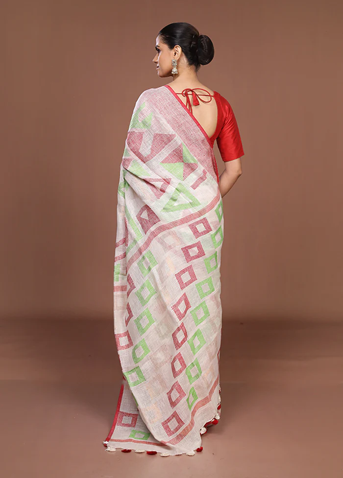 White Handloom Matka Pure Silk Saree With Blouse Piece - Image 3