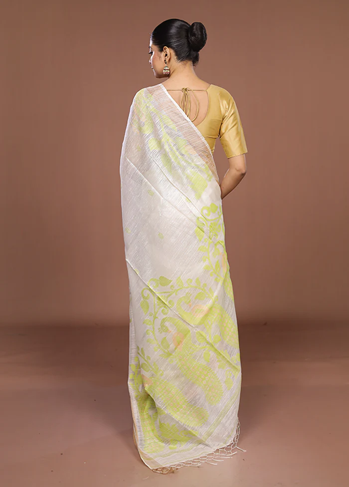 White Handloom Matka Pure Silk Saree With Blouse Piece - Image 3