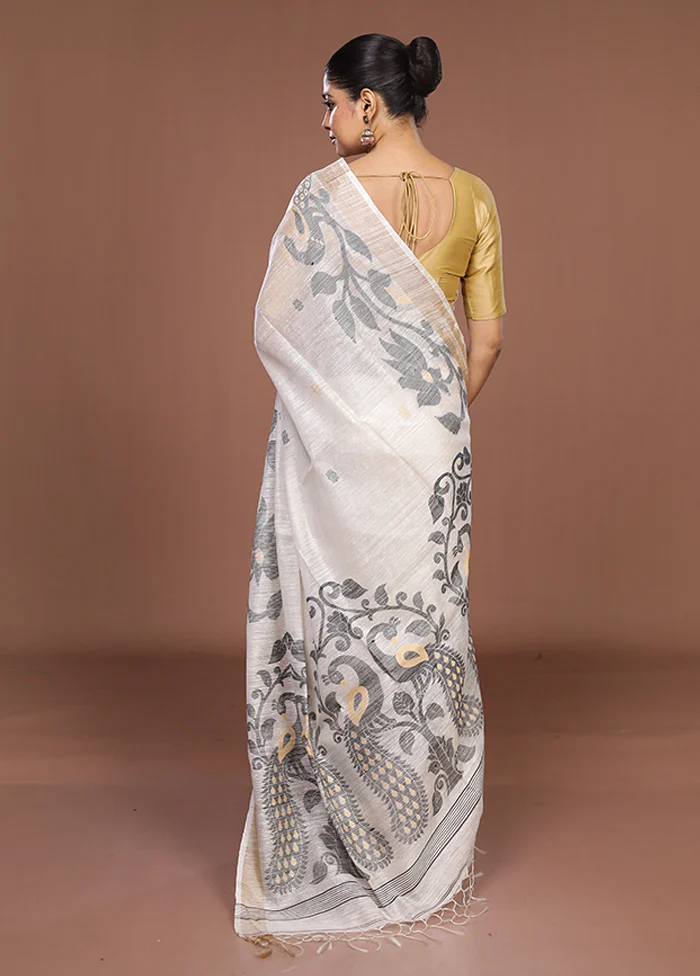 White Handloom Matka Pure Silk Saree With Blouse Piece - Image 3