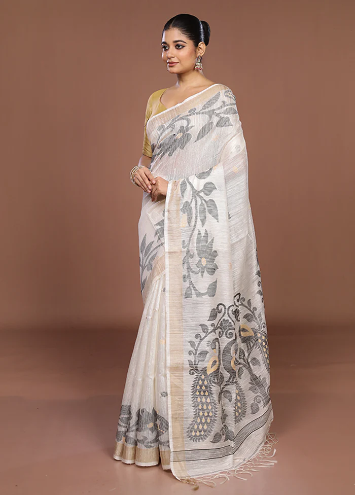 White Handloom Matka Pure Silk Saree With Blouse Piece - Image 4