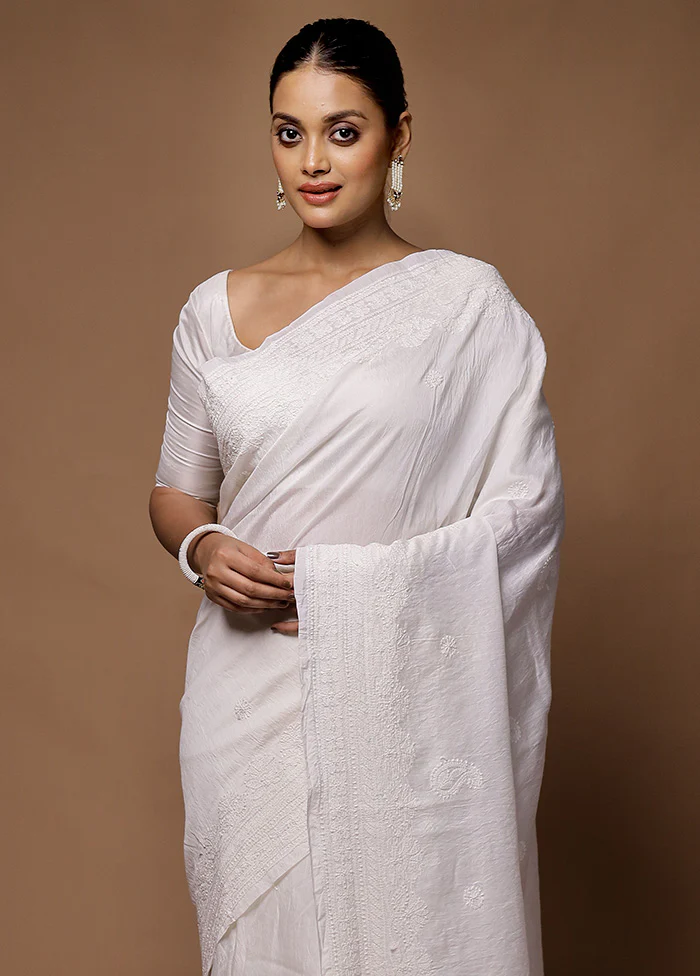 White Handloom Pure Cotton Saree With Blouse Piece - Image 2