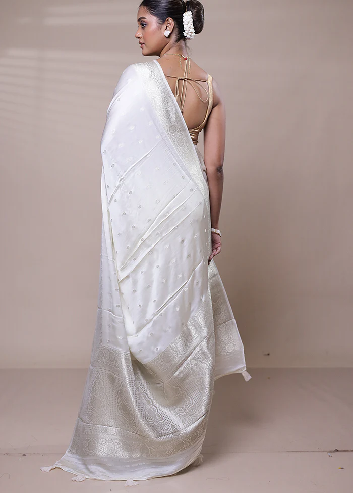 White Handloom Pure Georgette Saree With Blouse Piece - Image 3