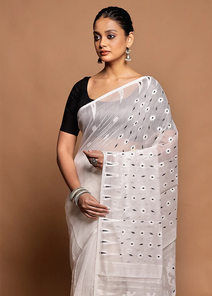 White Tant Jamdani Saree Without Blouse Piece - Image 2