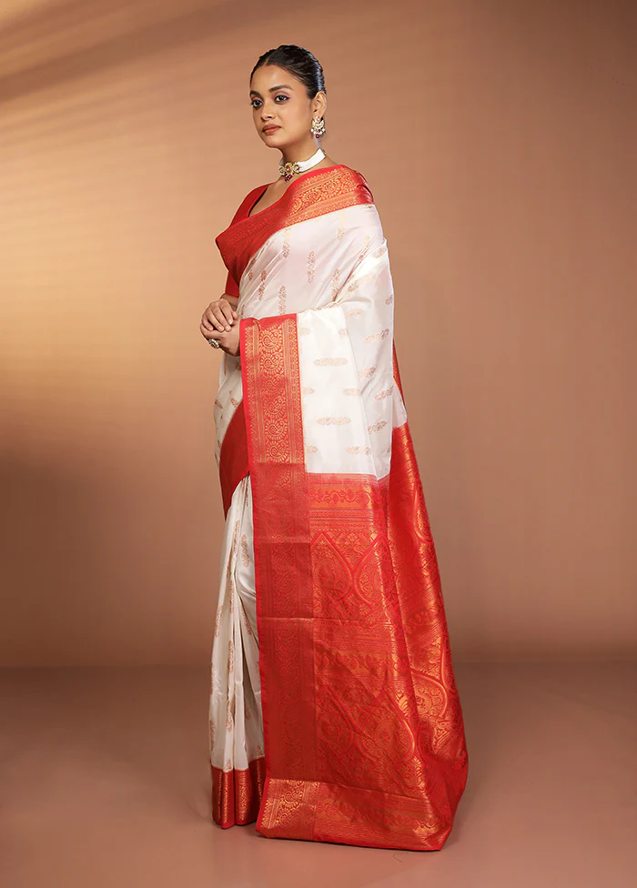 White Kanjivaram Silk Saree With Blouse Piece - Image 4