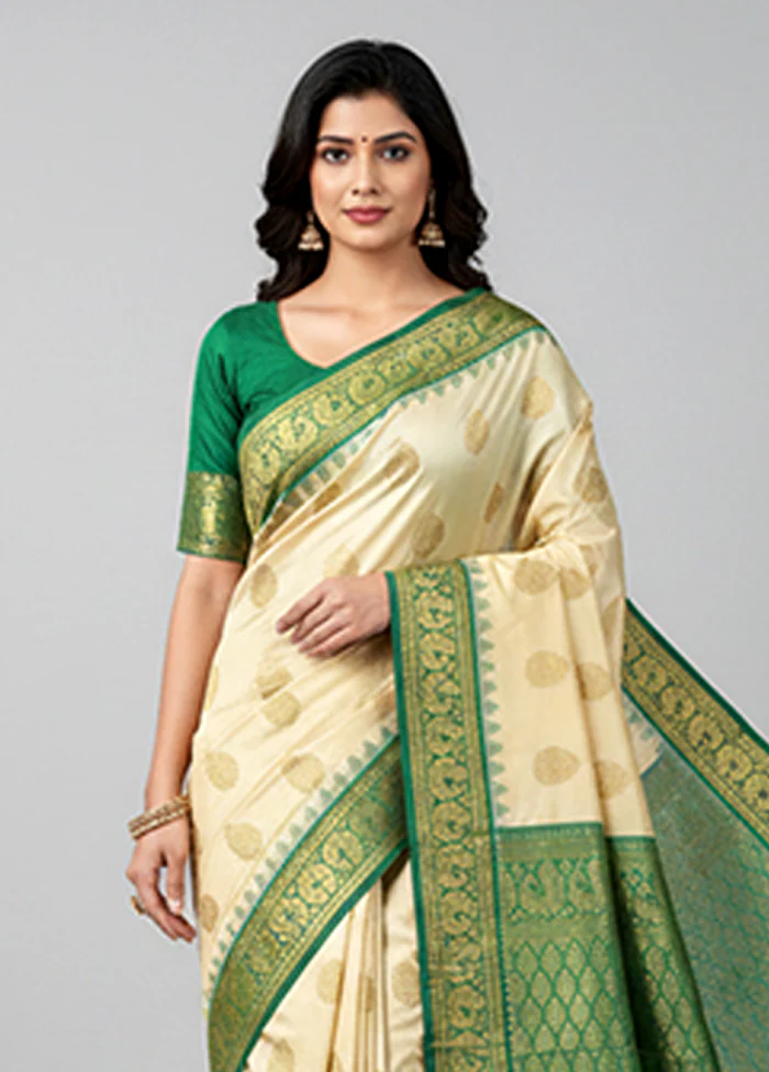 White Kanjivaram Silk Saree With Blouse Piece - Image 2