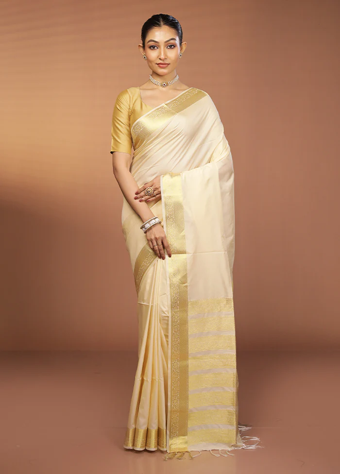 White Kanjivaram Silk Saree With Blouse Piece - Image 2