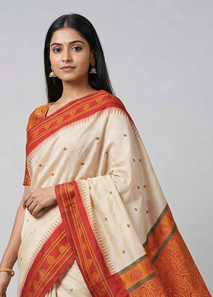 White Kanjivaram Silk Saree With Blouse Piece - Image 2