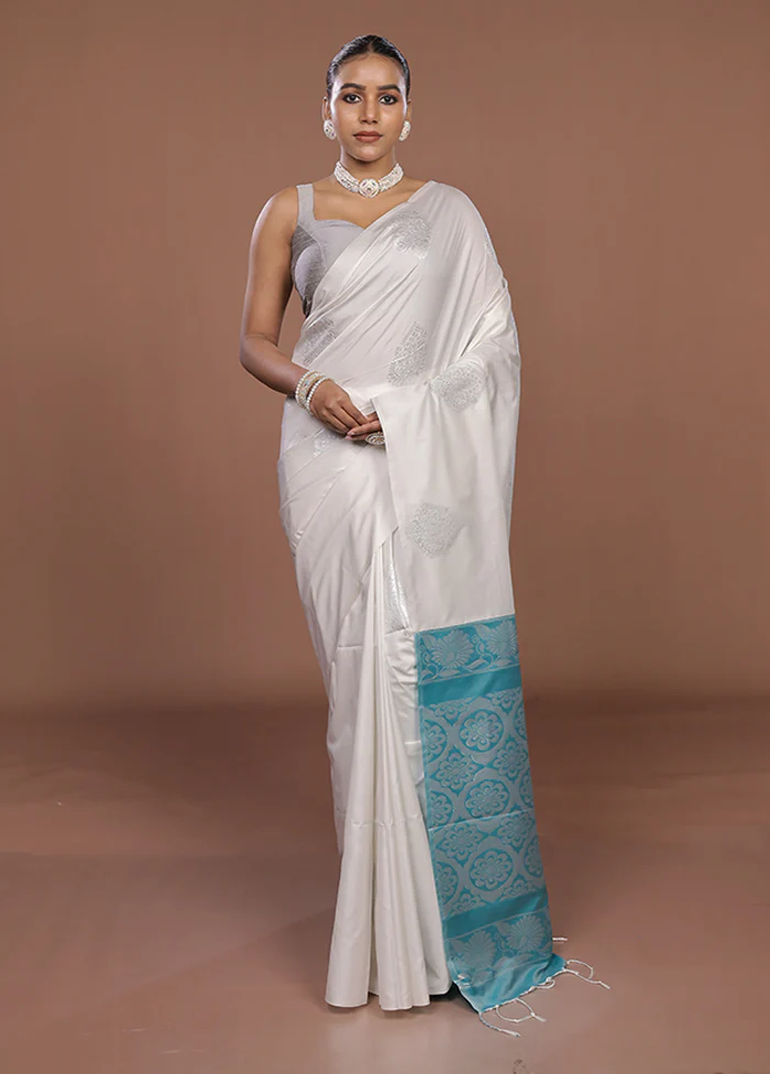 White Kanjivaram Silk Saree With Blouse Piece - Image 2