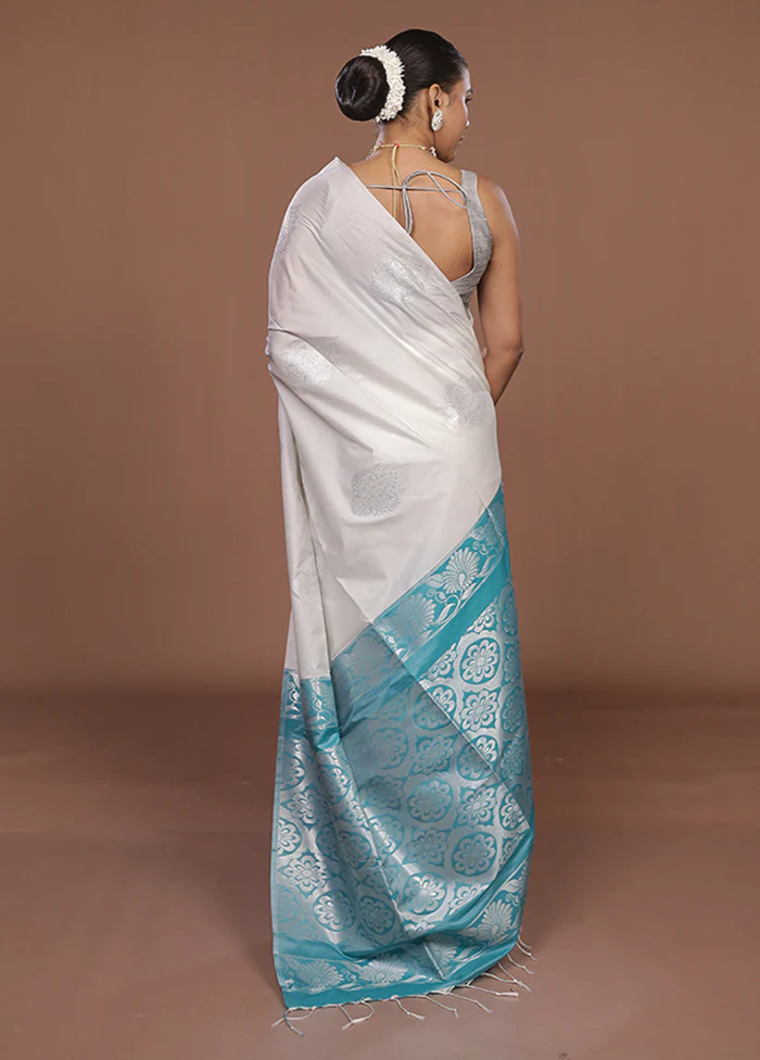 White Kanjivaram Silk Saree With Blouse Piece - Image 3