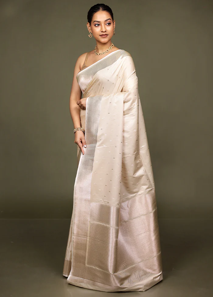 White Katan Silk Saree With Blouse Piece - Image 4