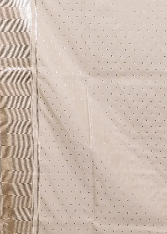 White Katan Silk Saree With Blouse Piece - Image 5