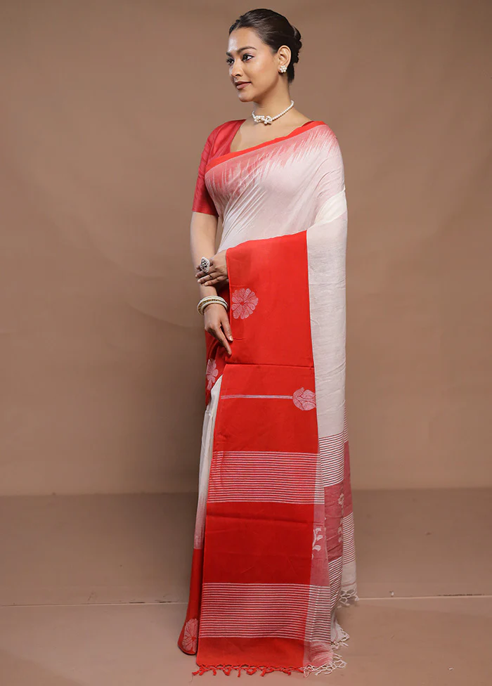 White Cotton Saree With Blouse Piece - Image 4