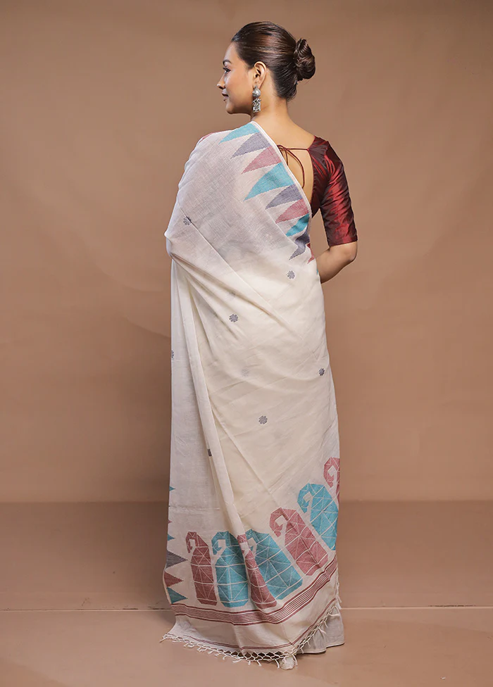 White Cotton Saree With Blouse Piece - Image 3