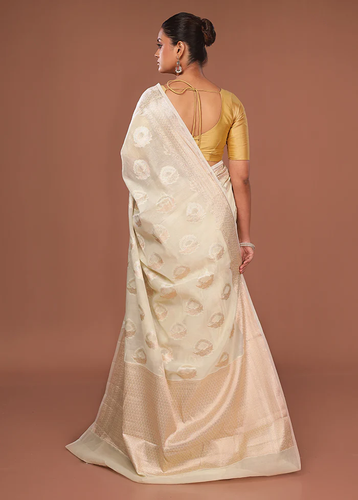 White Kora Silk Saree With Blouse Piece - Image 3