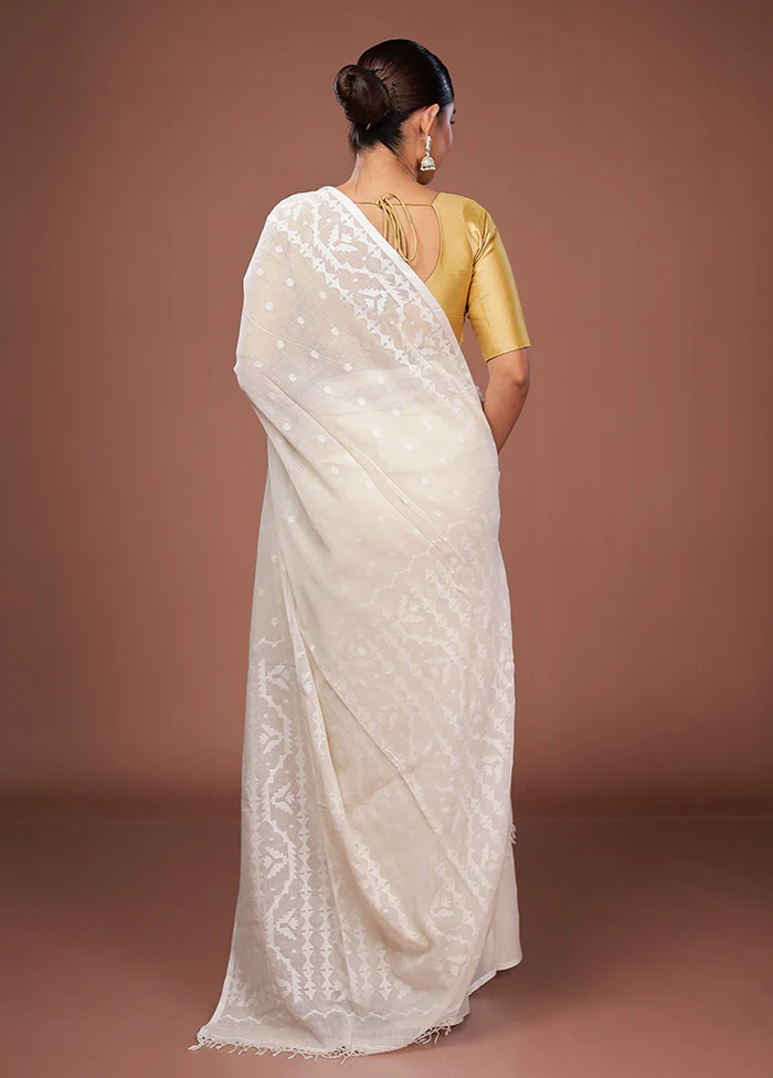 White Matka Pure Silk Saree With Blouse Piece - Image 3