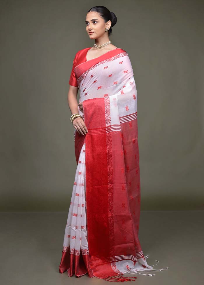 White Matka Silk Saree With Blouse Piece - Image 4