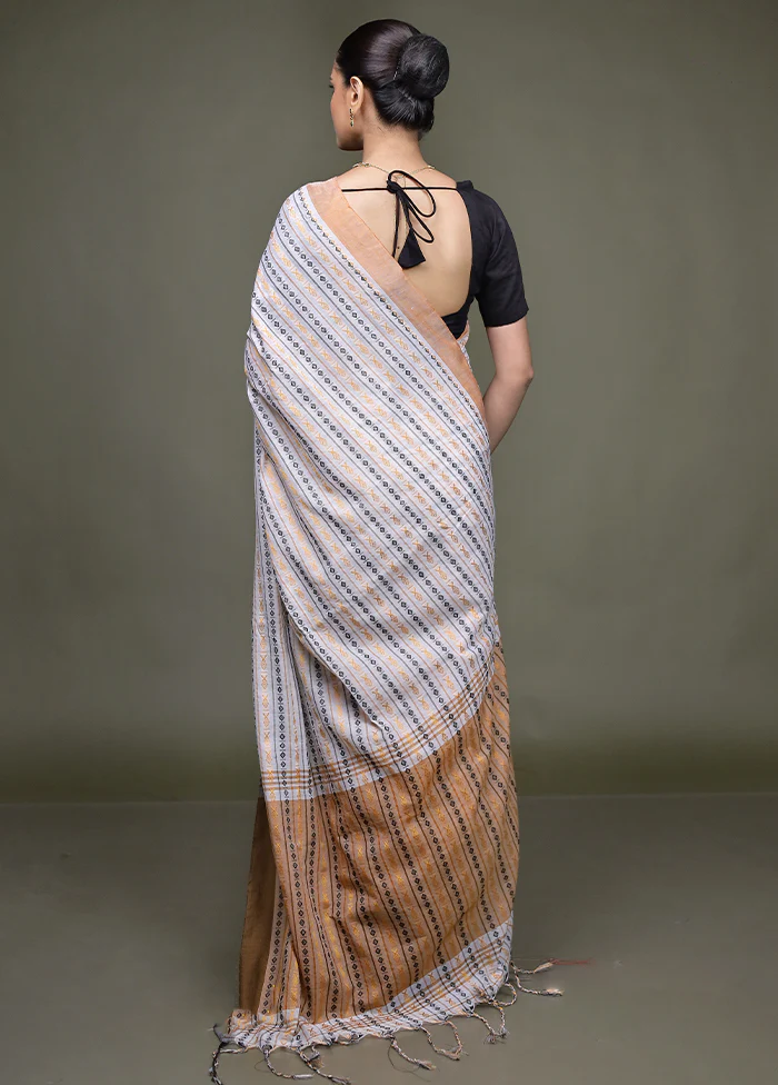 White Matka Silk Saree With Blouse Piece - Image 3