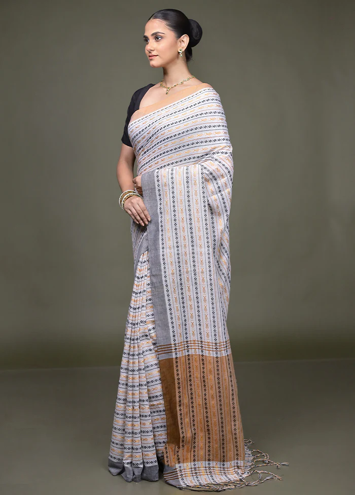 White Matka Silk Saree With Blouse Piece - Image 4