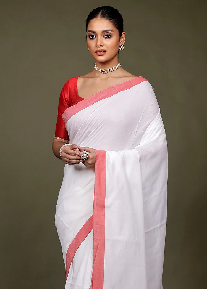 White Matka Silk Saree With Blouse Piece - Image 2