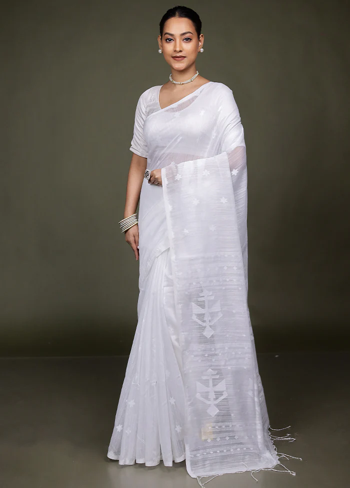 White Matka Silk Saree With Blouse Piece - Image 2