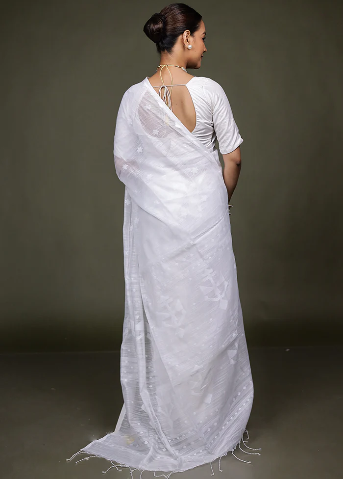 White Matka Silk Saree With Blouse Piece - Image 3