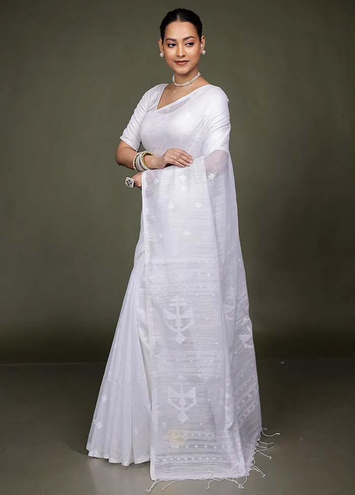 White Matka Silk Saree With Blouse Piece - Image 4
