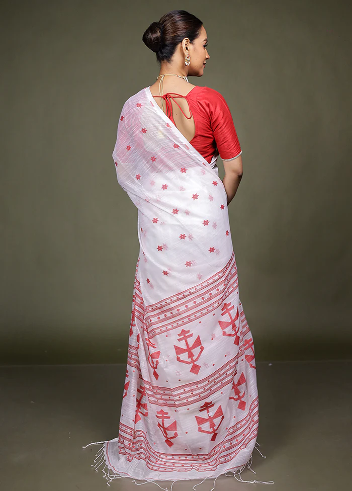 White Matka Silk Saree With Blouse Piece - Image 3