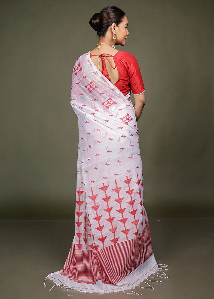 White Matka Silk Saree With Blouse Piece - Image 3