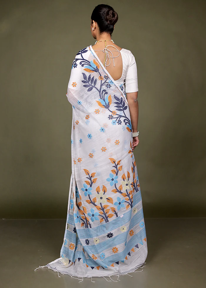 White Matka Silk Saree With Blouse Piece - Image 3