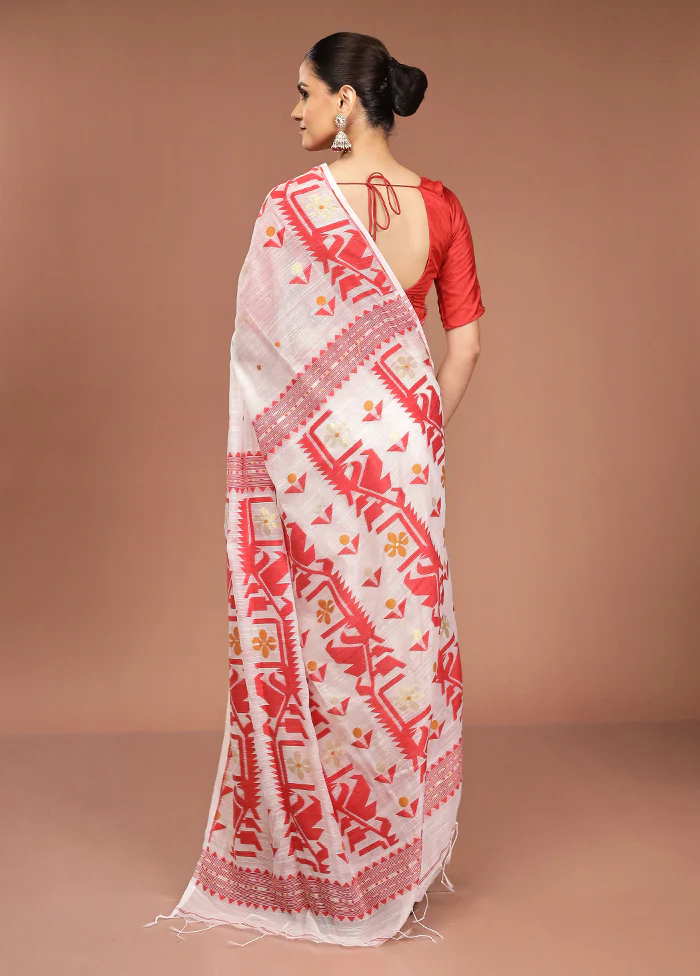 White Matka Silk Saree With Blouse Piece - Image 3