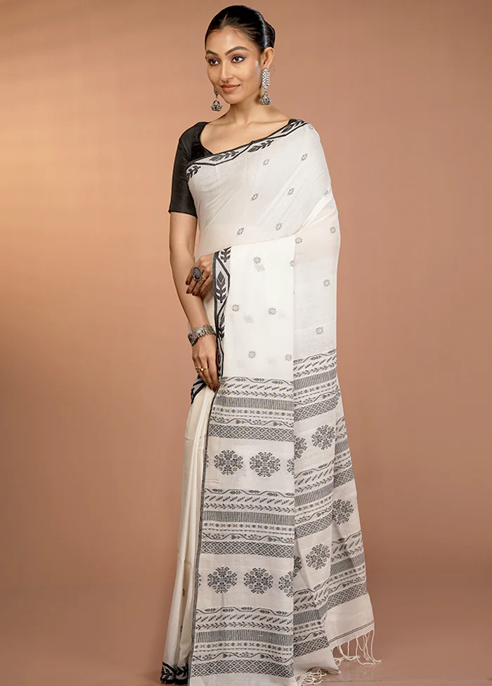 White Matka Silk Saree With Blouse Piece - Image 4